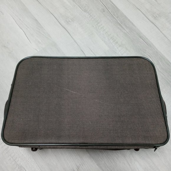 American Tourister Soft Suit Case - Picture 2 of 4